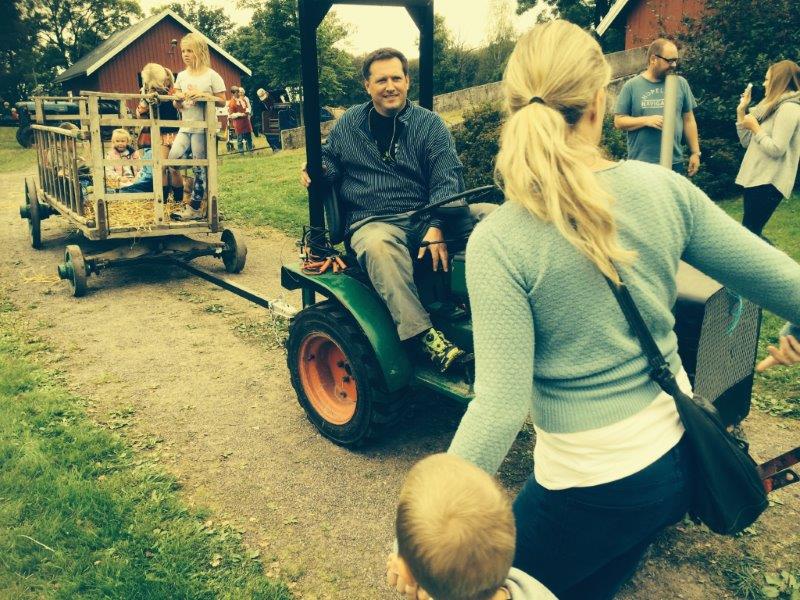 ÅG Våle hest og vogn eller traktor og vogn fritt valg på Åpen Gård Våle 2014
