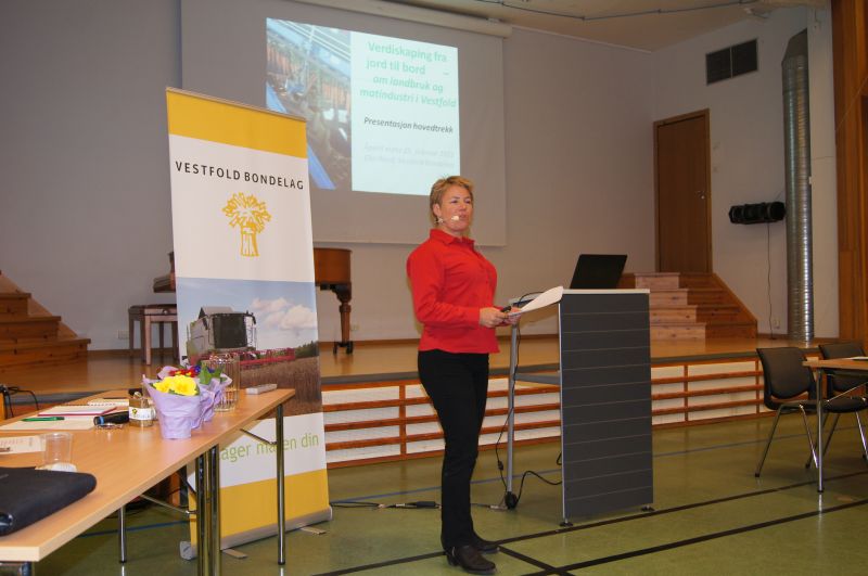 Elin Røed org sjef i  Vestfold Bondelag presenterte hovedtrekkene fra verdiskapingsrapporten