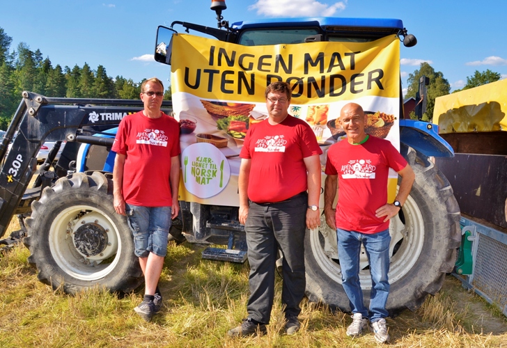 ÅG Hedrum 2015 arrangører ved traktor