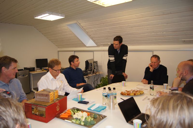 Bartnes i et lite dialogmøte med noen representanter fra grøntnæringa hos Bernt Freberg