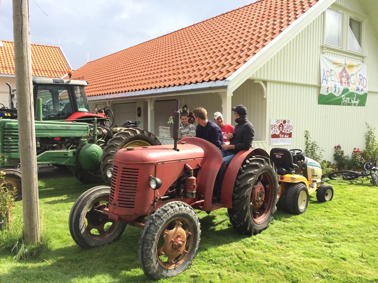 ÅG BHBL Gamle og nye traktorer