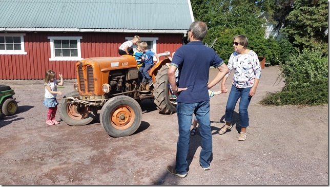 ÅG 2017. Borre og U.dal. Gammel traktor.