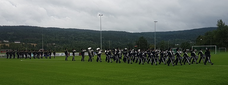 ÅG Lardal HMK Garde på stadioen