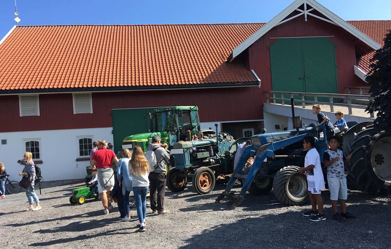 ÅG BHBL Utstilling av gamle og nye traktorer