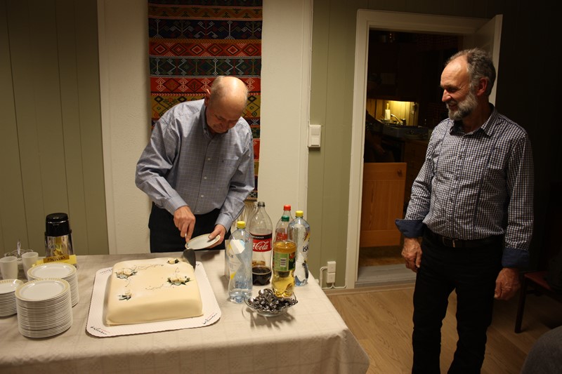 Årsmøte Sande og Strømm 2018 Nils Martin Bække har vært medlem i 50 år og fikk starte med kaka
