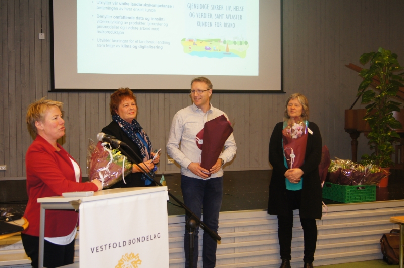 Årsmøte VB 2019 Elisabeth Kværne fra Gjensidige ga og fikk blomstter