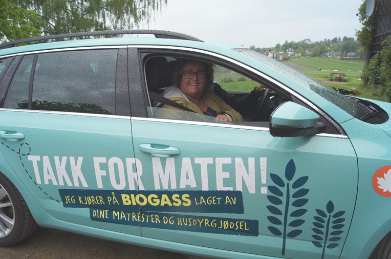 Landbruks- og matminister Olaug Bollestad (KrF) fikk kjøre på biogass med Ivar Sørby  Foto: Amund Kind, Vestfold Bondelag