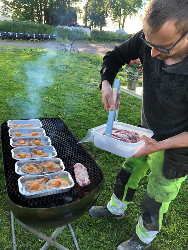 Grilling på Stokke Bondelags sommeravslutning 2019   Foto Ane H Holt